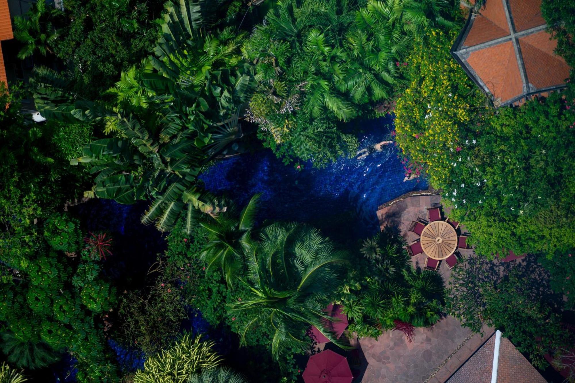 Sheraton Grande Sukhumvit, A Luxury Collection Hotel, Bangkok Zewnętrze zdjęcie A vertical garden