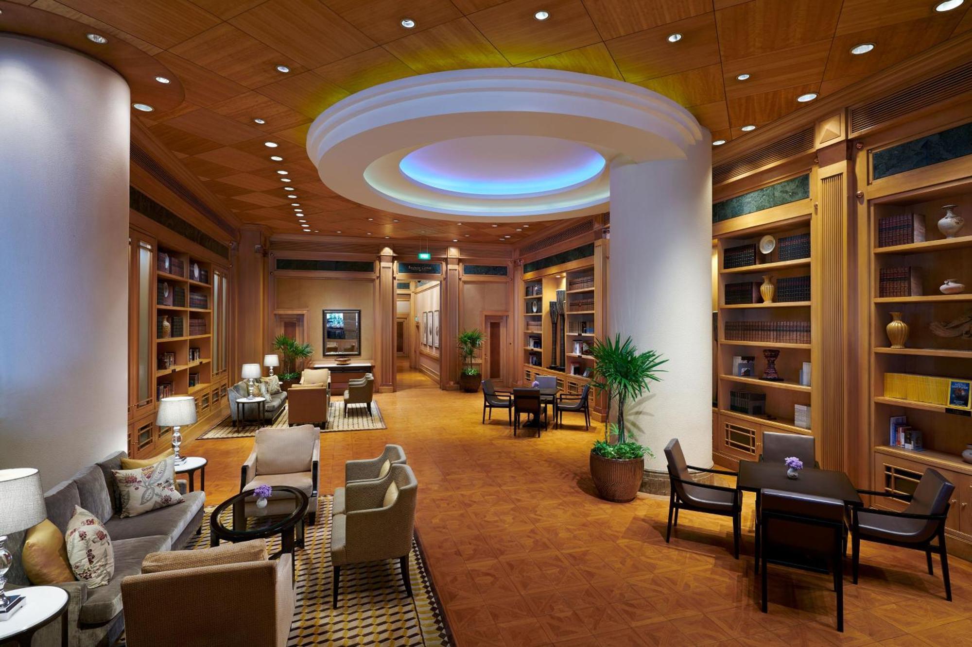 Sheraton Grande Sukhumvit, A Luxury Collection Hotel, Bangkok Zewnętrze zdjęcie The library at the Four Seasons Hotel, Hong Kong