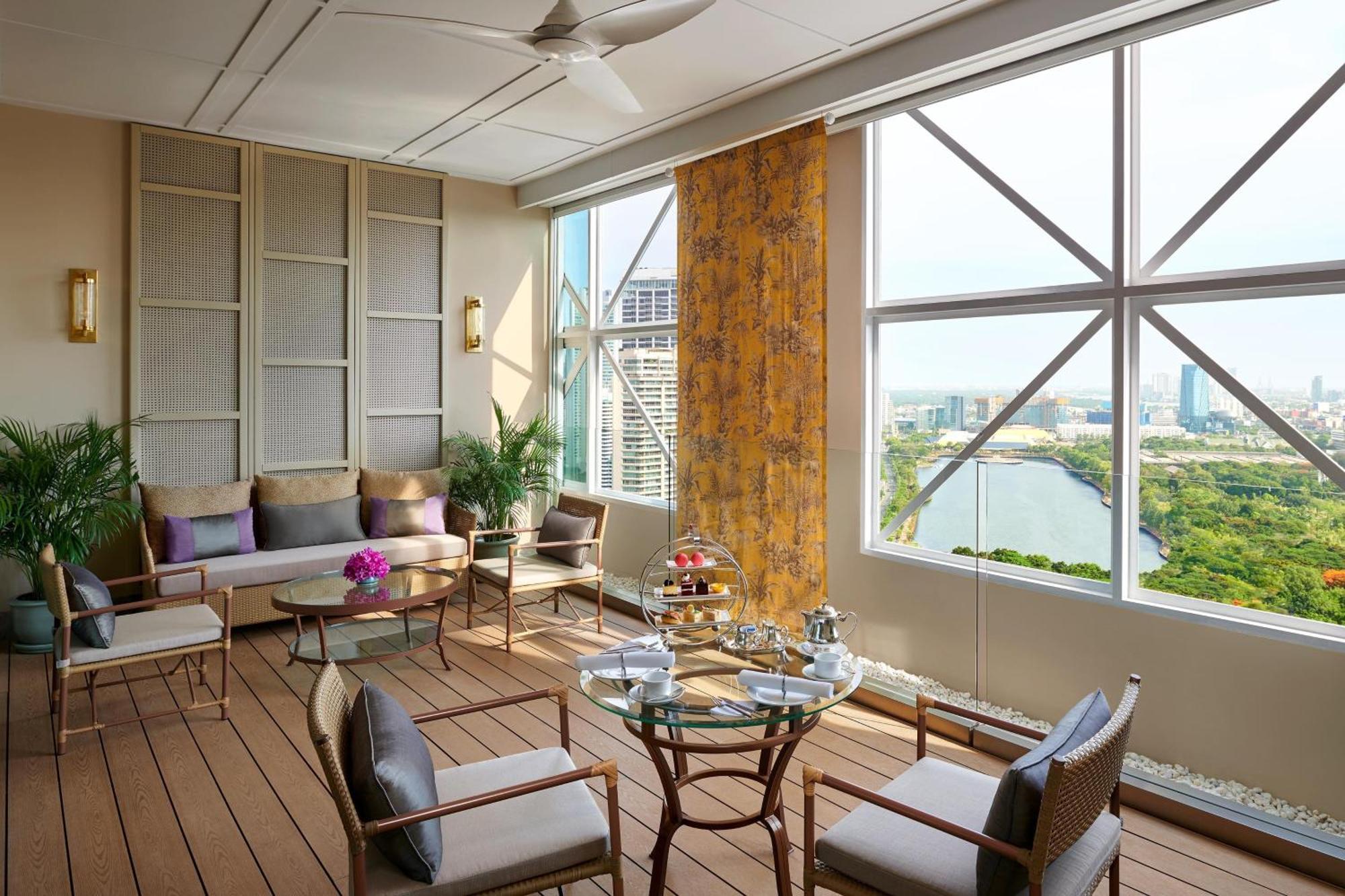 Sheraton Grande Sukhumvit, A Luxury Collection Hotel, Bangkok Zewnętrze zdjęcie The living room of a suite at the Mandarin Oriental, Bangkok