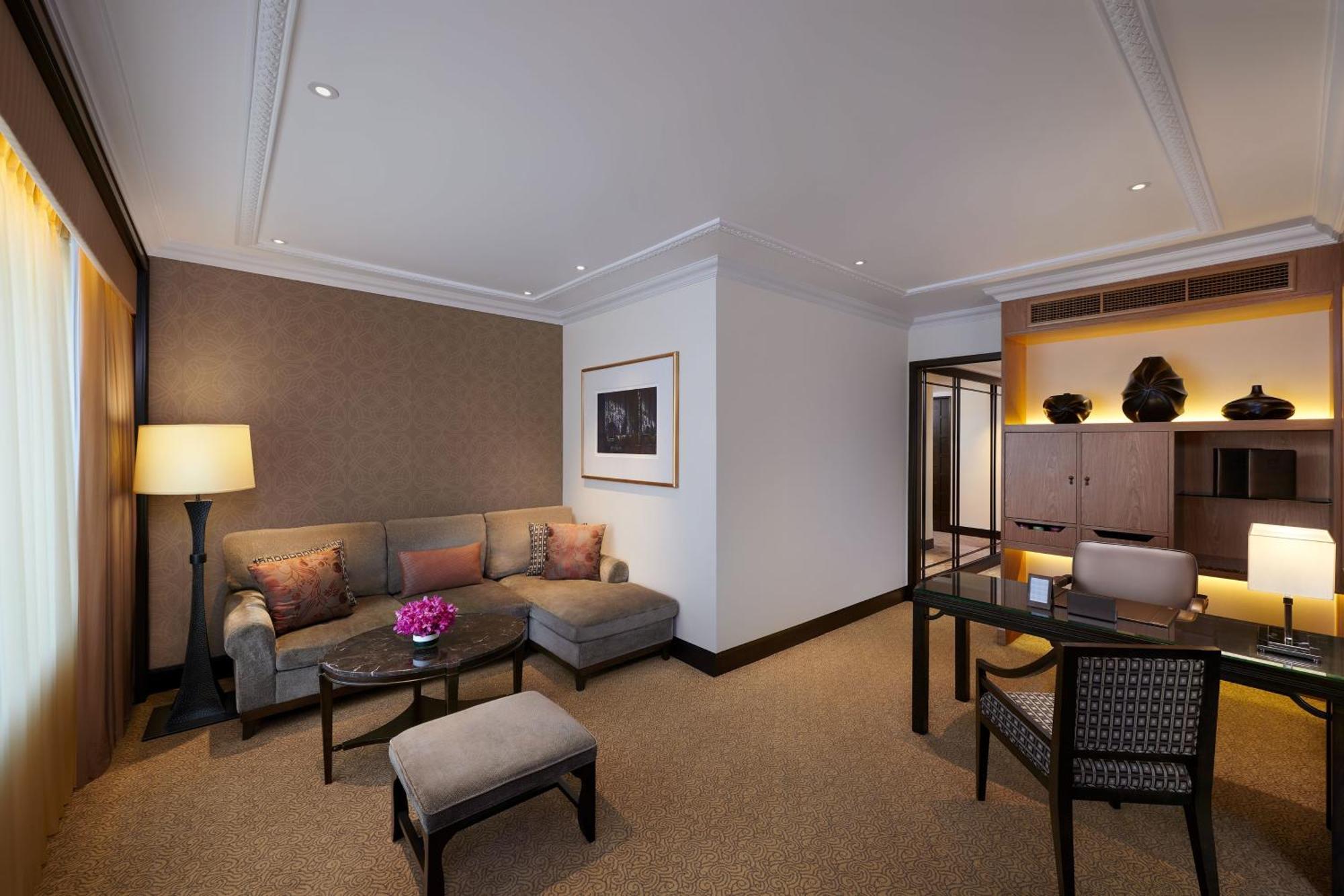 Sheraton Grande Sukhumvit, A Luxury Collection Hotel, Bangkok Zewnętrze zdjęcie Living room of a suite